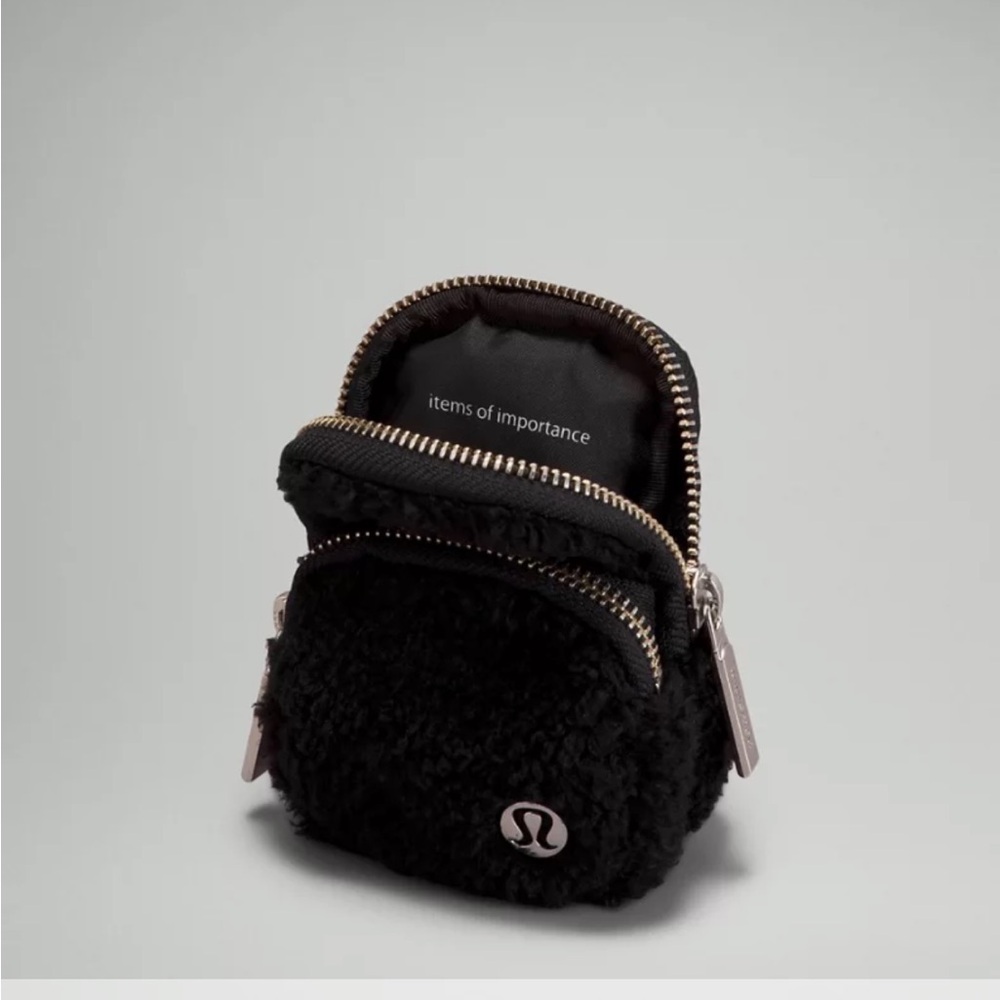 Lululemon Nano Clip-on / Belt-loop Fleece Black Backpack - Picture 3 of 8